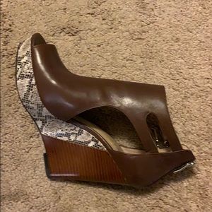 Beautiful wedges, only worn once. Almost new